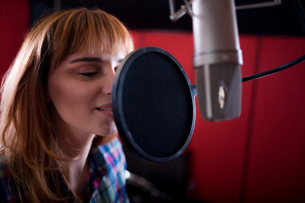 Mikrofon Kullanımı: Seslendirme Sanatçıları için İpuçları Seslendirme Sanatçıları İçin Doğru Mikrofon Kullanımı